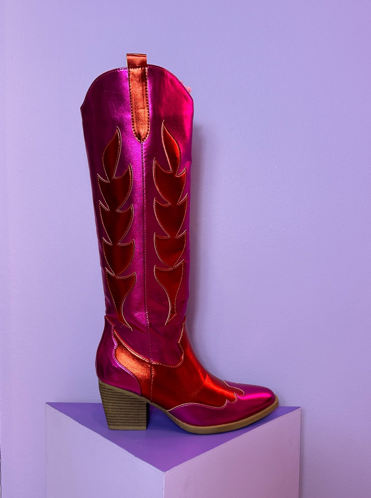 Metaliczne buty kowbojki