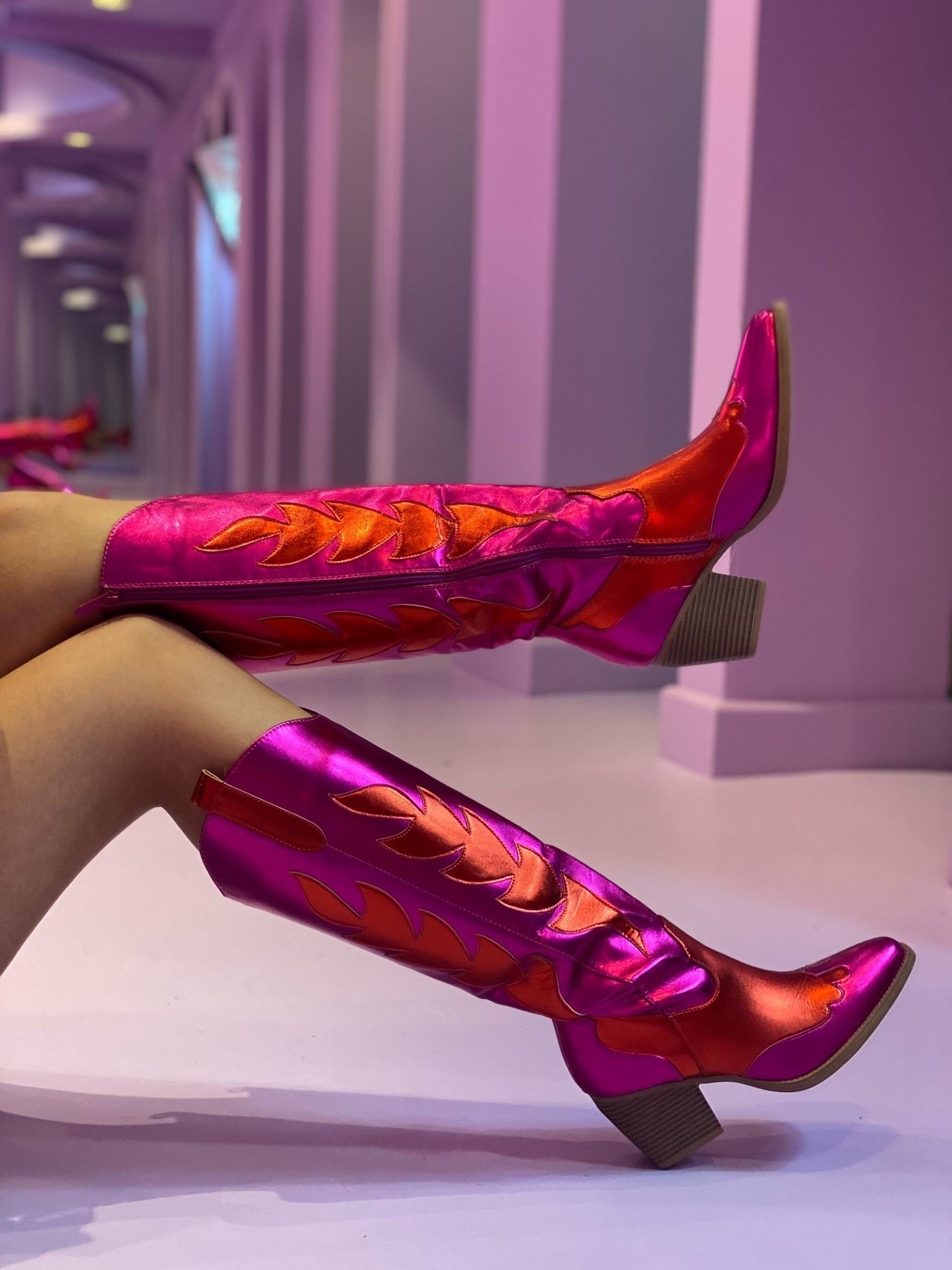 Metaliczne buty kowbojki